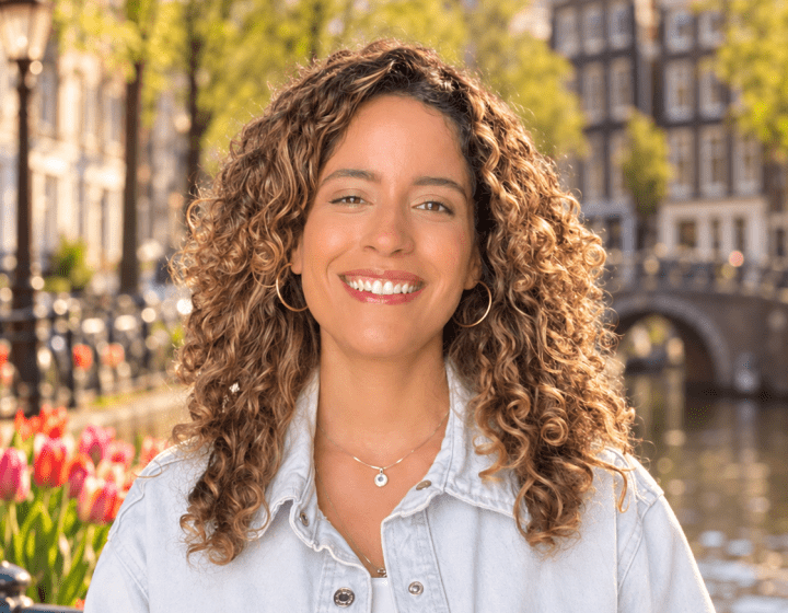 ChatGPT Image Sep 9 2026 11 29 13 AM Guia Brasileira na Holanda | Passeios e Transfer em Amsterdam Descubra os Países Baixos com Mara Balmer, guia oficial brasileira.